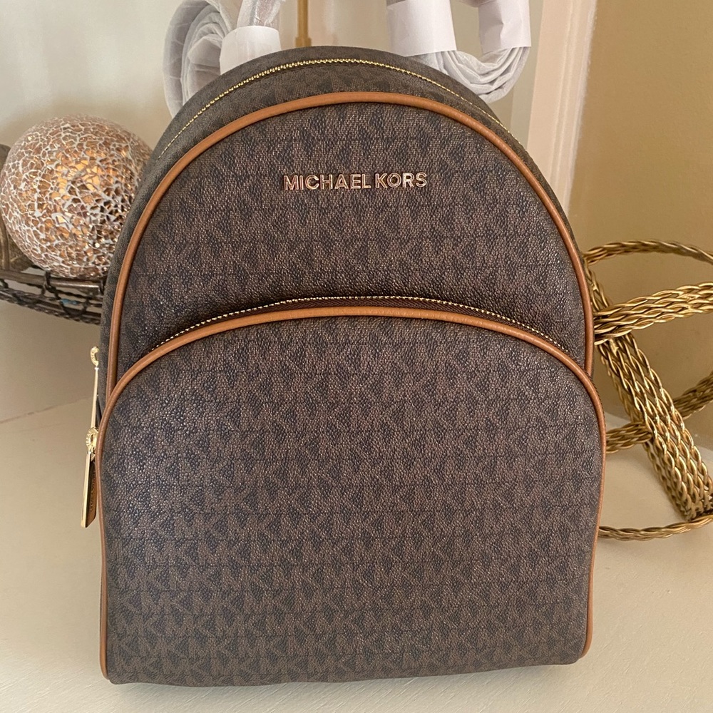 Brand new Micheal kors backpack 🔥👌🏼